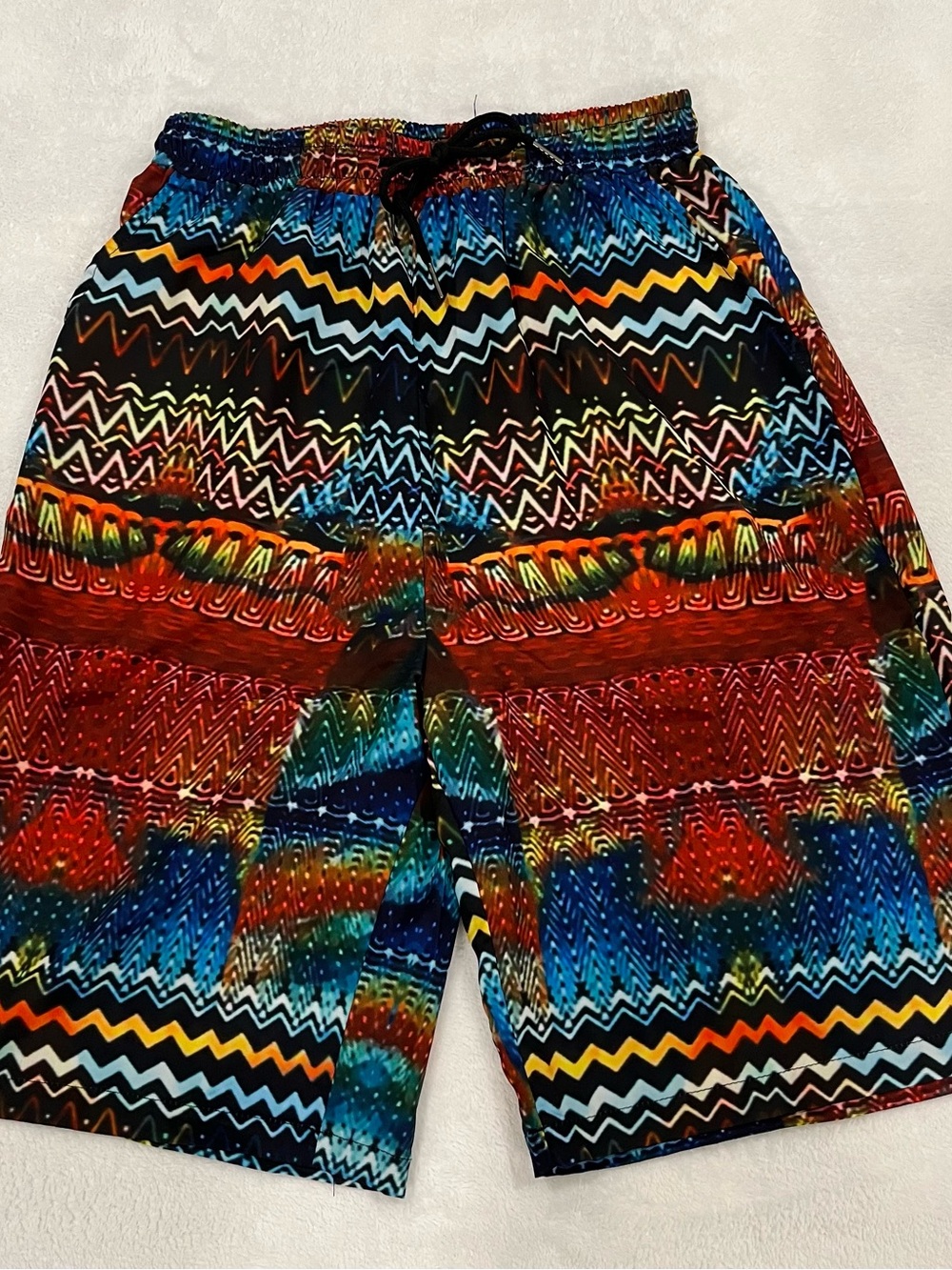 Multicolor Zigzag Pattern Men's Casual Shorts